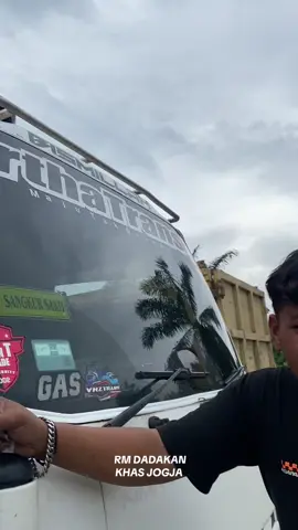 aww celeng ga tuh@Aris_Sandores 