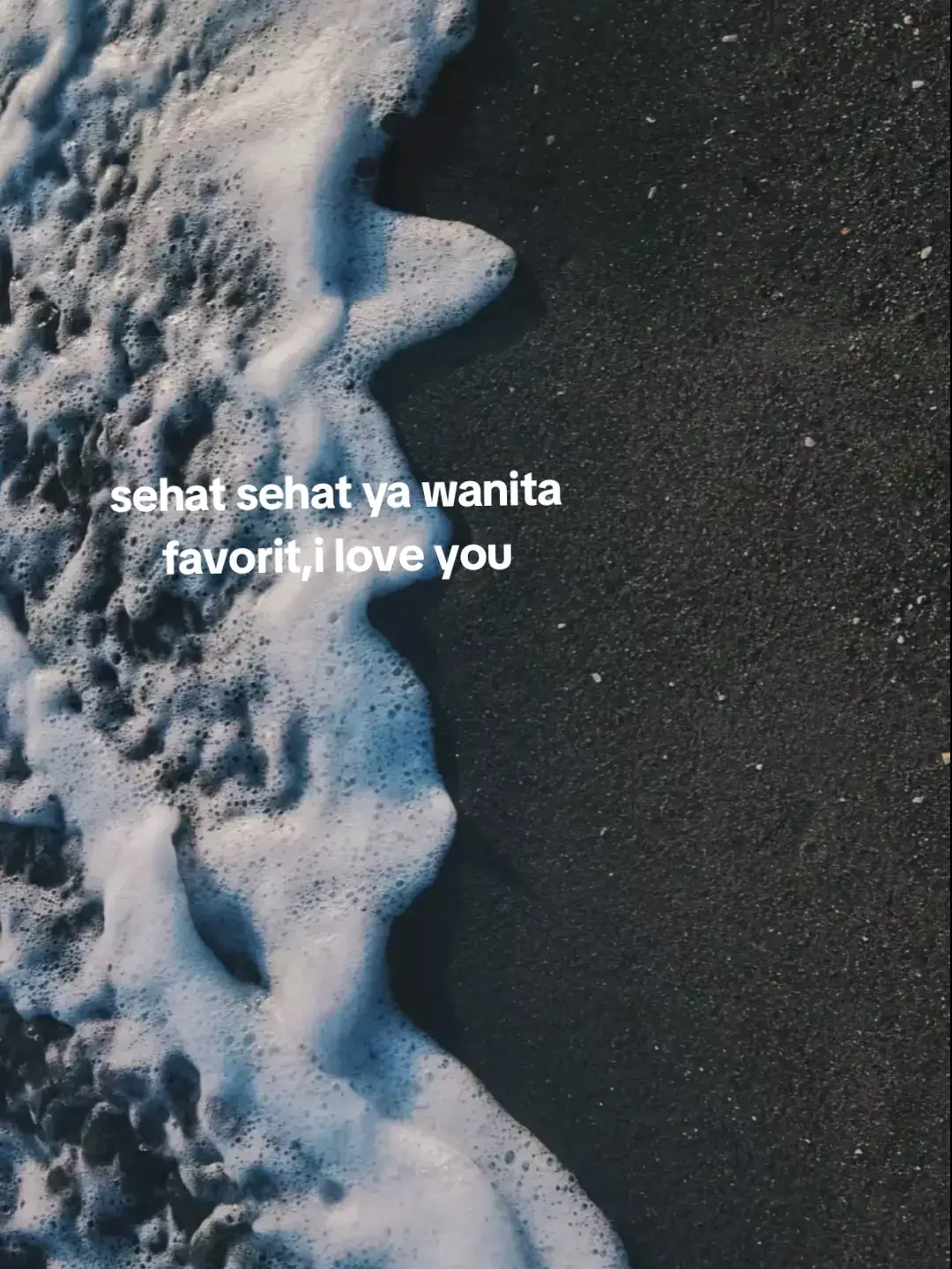 Bahan-bahan: Untuk kulit pangsit: - 200 gram tepung terigu - 1/2 sendok teh garam - 1/4 sendok teh baking powder - 1/4 sendok teh minyak sayur - Air secukupnya Untuk isi batagor: - 200 gram daging ikan tenggiri atau ikan lainnya (bisa juga menggunakan daging ayam atau sapi) - 2 siung bawang putih, cincang - 1/2 sendok teh garam - 1/4 sendok teh merica bubuk - 1/4 sendok teh gula pasir - 1/4 sendok teh kecap asin - 1 sdm minyak sayur Untuk saus kacang: - 200 gram kacang tanah goreng - 2 siung bawang putih - 1/2 sendok teh garam - 1/4 sendok teh gula pasir - 1/4 sendok teh kecap manis - Air secukupnya Cara membuat: 1. Buat kulit pangsit: Campurkan tepung terigu, garam, baking powder, dan minyak sayur. Tambahkan air secukupnya dan uleni hingga adonan elastis. Diamkan selama 30 menit. 2. Buat isi batagor: Haluskan daging ikan, bawang putih, garam, merica bubuk, gula pasir, dan kecap asin. Tambahkan minyak sayur dan aduk rata. 3. Buat kulit pangsit menjadi tipis-tipis dan potong menjadi bentuk persegi atau lingkaran. Isi dengan adonan isi batagor dan rekatkan ujung-ujungnya. 4. Goreng batagor hingga kecoklatan. Angkat dan tiriskan. 5. Buat saus kacang: Blender kacang tanah goreng, bawang putih, garam, gula pasir, dan kecap manis dengan air secukupnya hingga halus. 6. Sajikan batagor dengan saus kacang, kecap manis, dan sambal rawit (opsional). Selamat mencoba! #fyp #batagor 