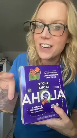 These ALOHA Protein Bars hit that perfect sweet spot — certified organic, vegan, and only 3–5g of real sugar. The Chocolate Caramel Pecan flavor is next-level 🔥 #alohafoods #cleaneating #fitfuel #vegansnacks #highprotein