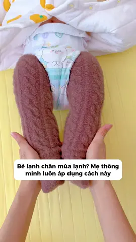 Bé lạnh chân mùa lạnh? Mẹ thông minh luôn áp dụng cách này #tatchobe #tresosinh #viral #xuhuong