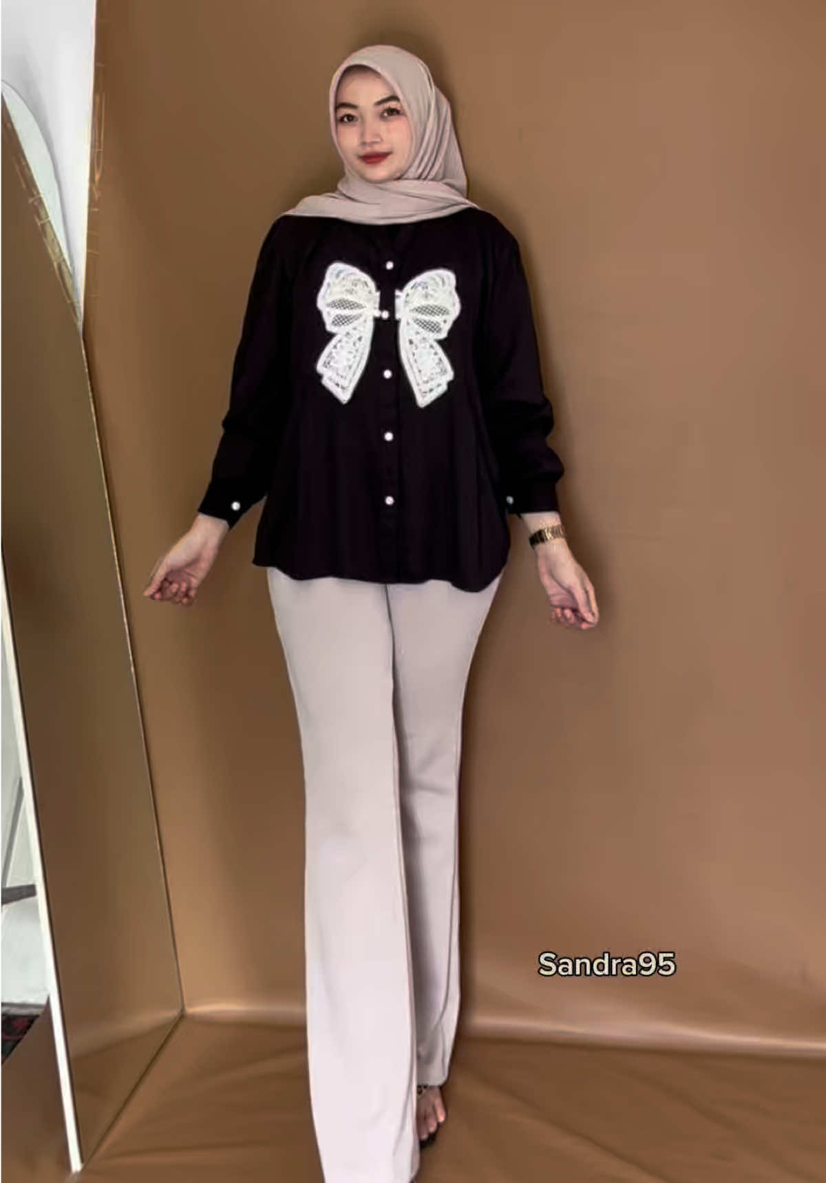 Rekomendasi kemeja wanita #kemejawanita #kemeja #atasanwanita #fashion #style 