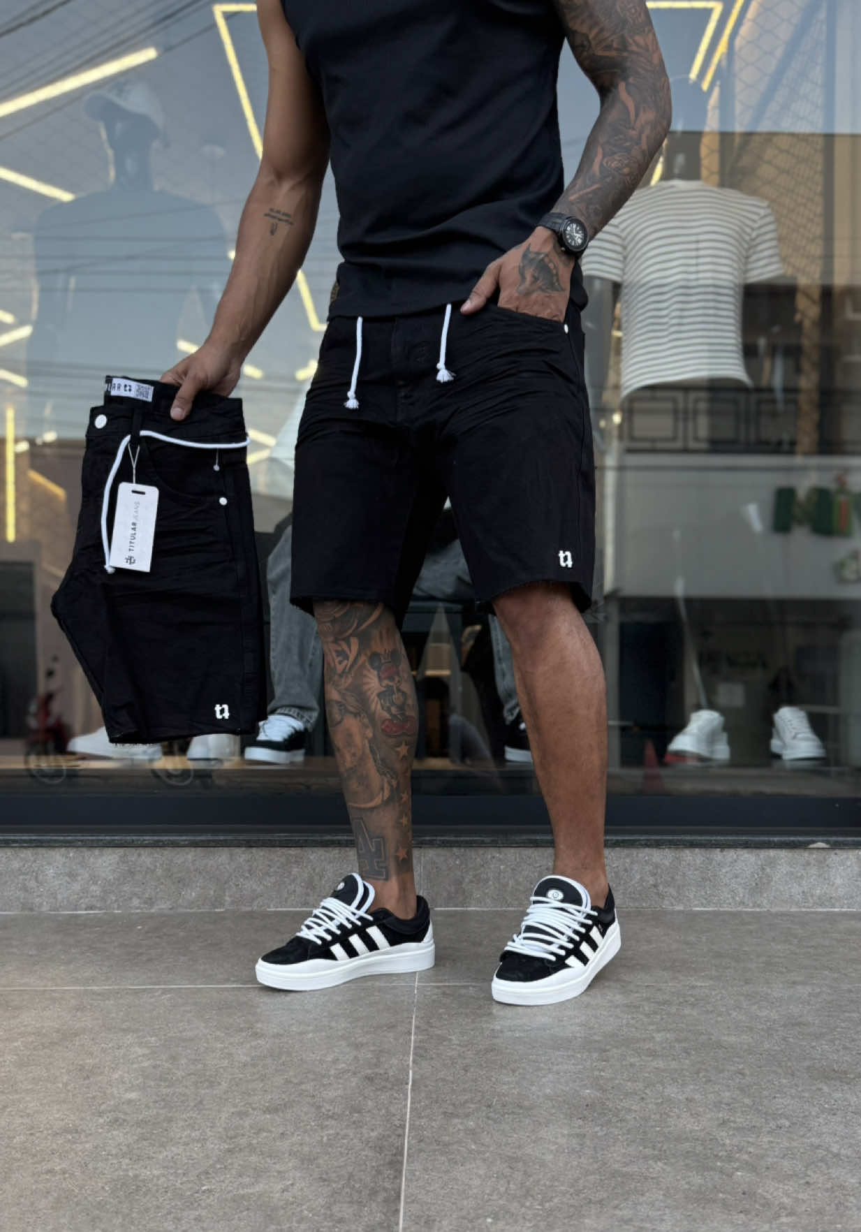 Shorts jogador 🩳 ( Original Titular jeans ) ✨ Disponível do ( 38 até 48 ) ☑️ Chama no Instagram para compras link na bio 🛍️🛒  . #modamasculina  #shorts  #jogadorcaro  #fypシ゚ 