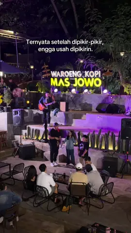 Penting ngopi😎 #waroengkopimasjowo #fyp #livemusic #arygoliath 