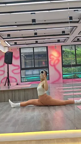 Lần đầu đu trend Yoga nên hơi bỡ ngỡ xíuuu, mng ai đu trend chưa dọo #fyppppppppppppppppppppppp #fyp #yoga #yogaando #yogachonguoimoibatdau 