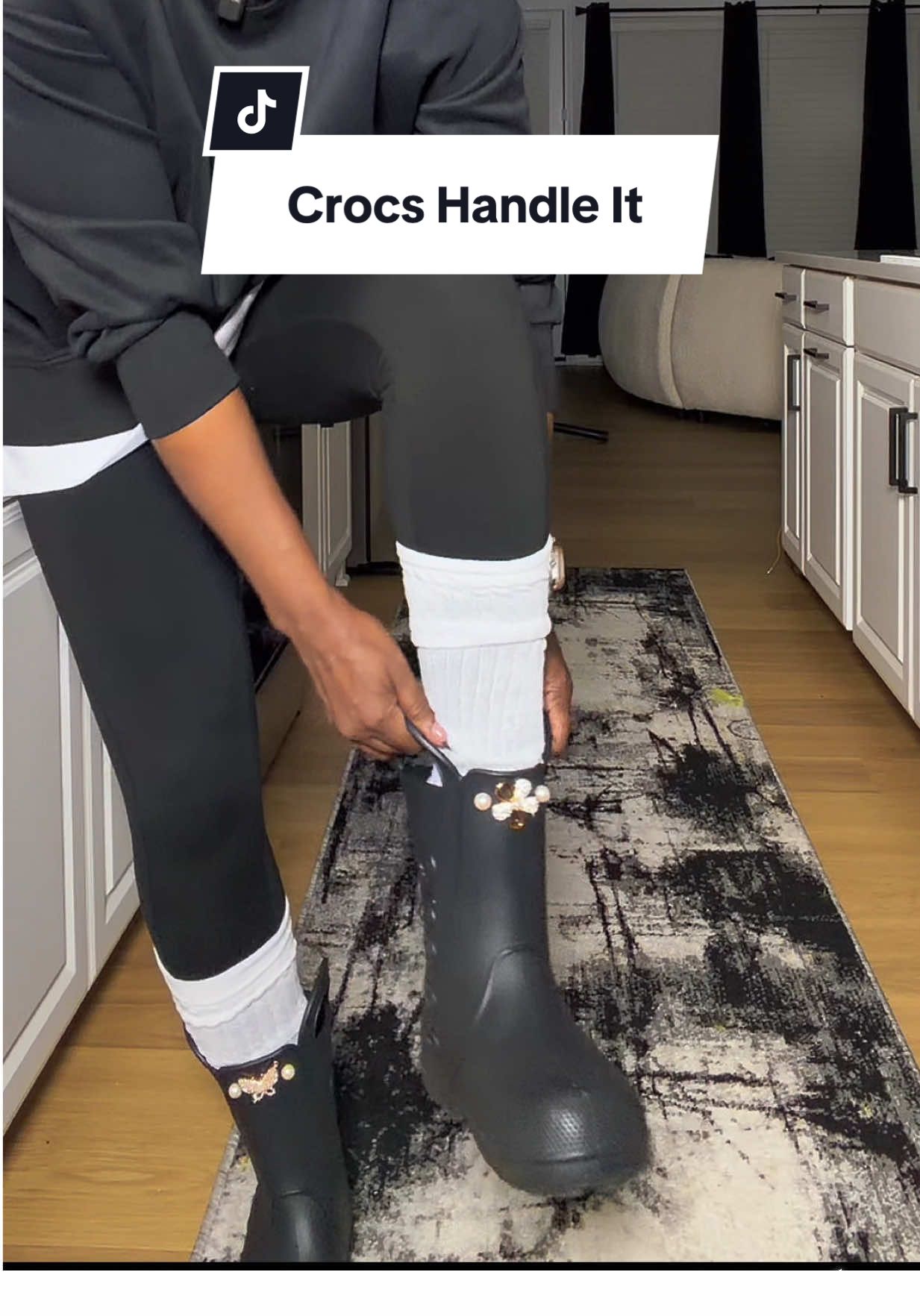 I tried to act like I didn’t like these Crocs rain boots… now I’ve got black, yellow, and navy on the way. Light, comfy, and rain-ready, I’m obsessed. #CrocsRainBoots #CrocsStyle #ComfyAndCute #RainBootSeason #OOTD 