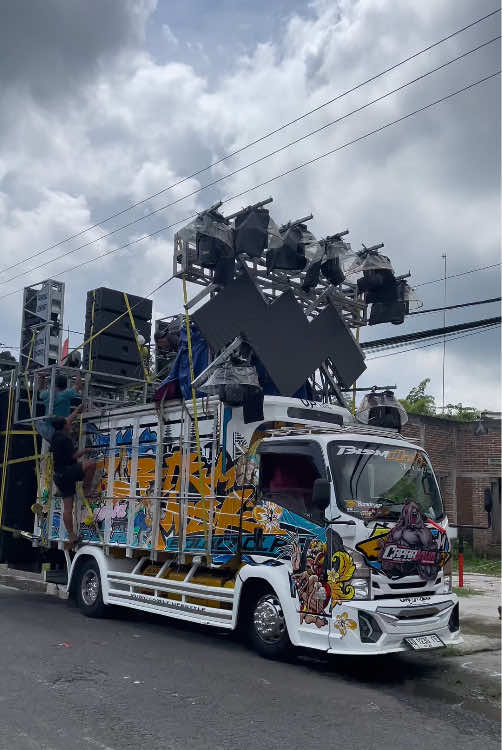 Tebak konsep🤘🏻😎@sibas_lighting @Fariz Safriansyah @Susanto Capar @Dedic saputra @i @ferysarhinza @_panjul @Jery s @heririnosy04 @MaSFaa_ofC @MDA production Blitar #caparjayaaudio #caparjaya #togegenk #blitar #fyp 