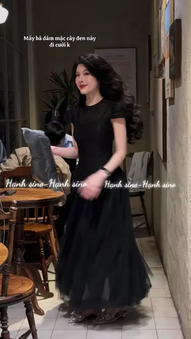 Xin lỗi mấy bạn ở sau, tớ cũng chỉ vì kiếm cơm thôi 😝😝#tiktok #xhuong #thoitrang #setdoxinh #vayxinh 