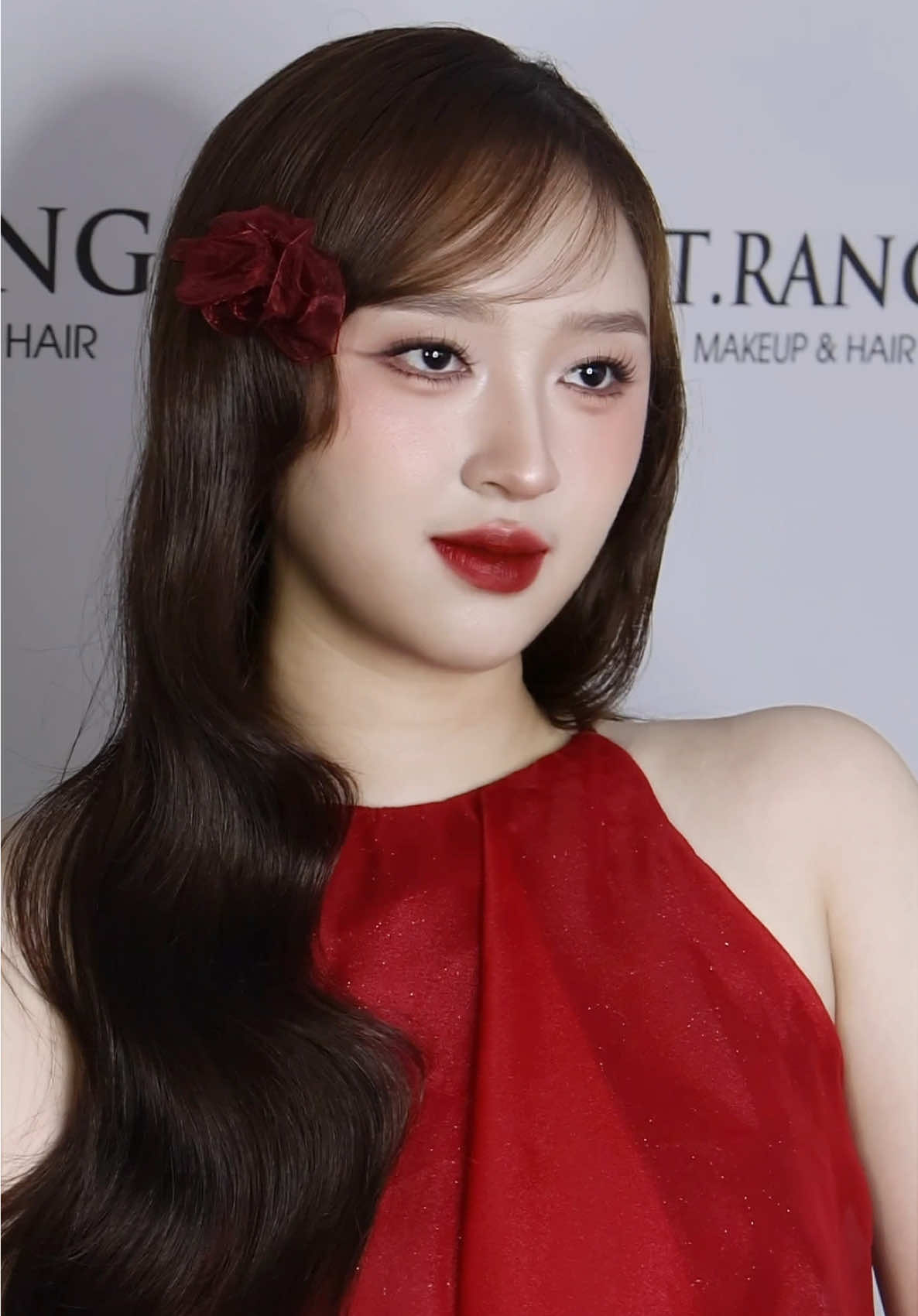 “Không phải ai cũng hợp đỏ – nhưng khi hợp rồi, không gì thay thế được.”💋💄♥️ #QuynhNhumakeup #beauty #makeup #makeupcodau #xh 