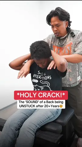 Do you need this BACK CRACK‼️🤯 #chiropractor #adjustment #chiropractic 