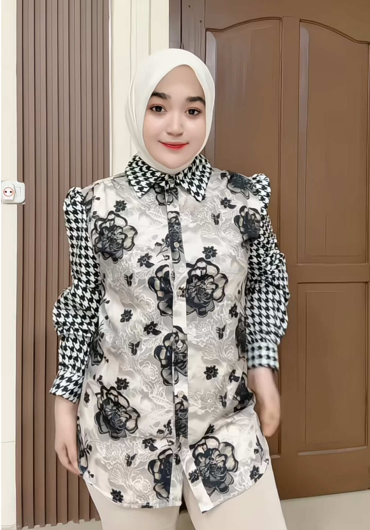 Aku pake size xl guyss, bahannya bagus poll #fypシ゚ #ootdmurah #outfit #hijabstyle #atasanwanita 