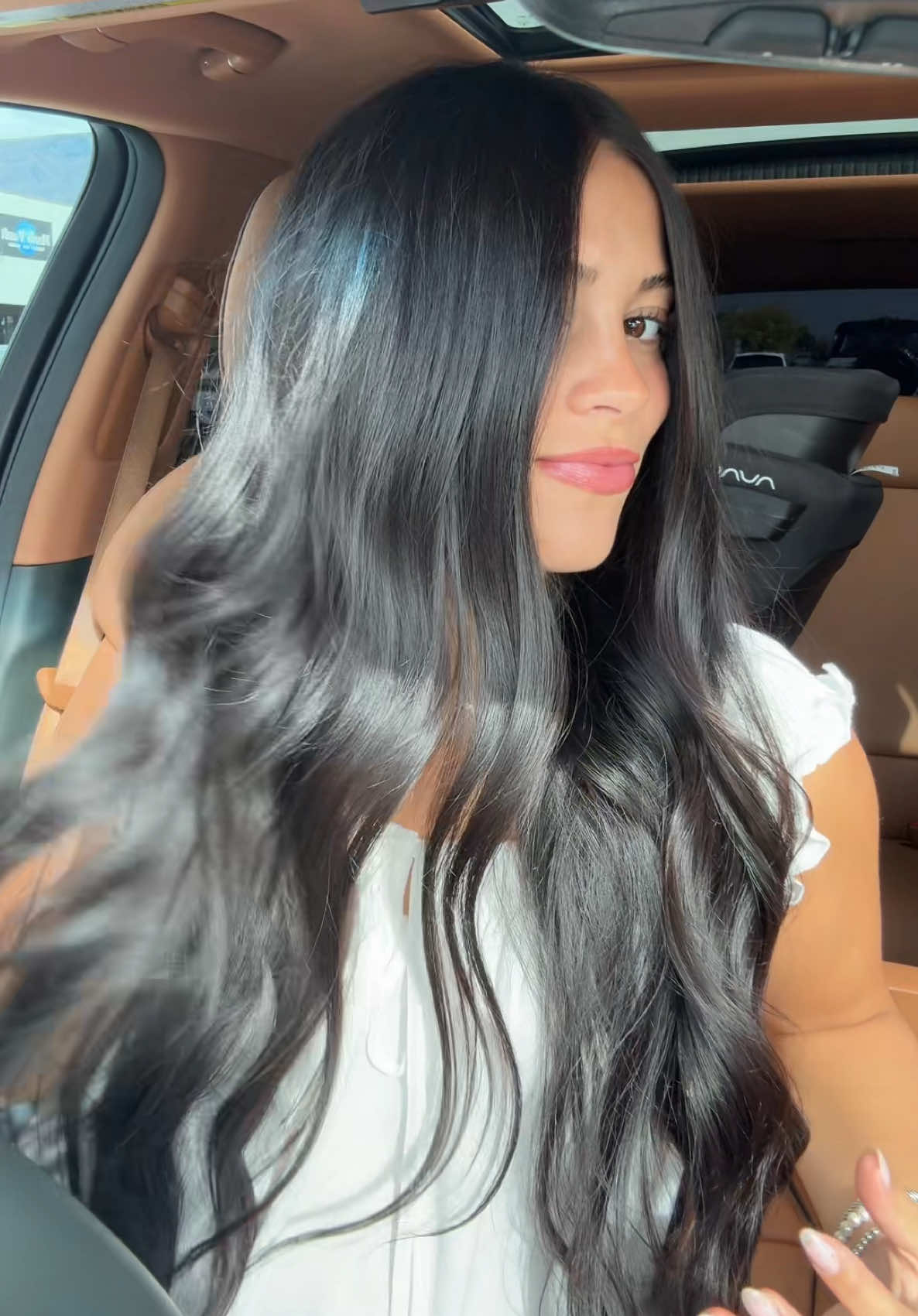 the darker the better and the healthier yes plsssss🖤 #hairday #darkhair #gloss #healthyhair 