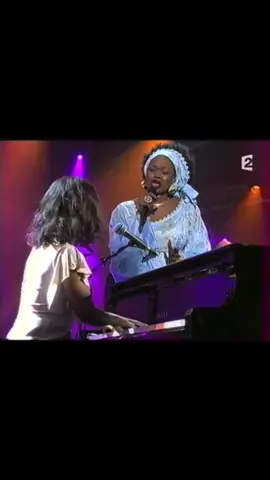 OUMOU SANGARÉ & ALICIA KEYS [THROWBACK] I still remember that moment as if it were yesterday. It was in 2002, during a TV show in France. That night, something beautiful happened. Alicia Keys, who was the guest of the show, found out that I was in Paris and asked for us to share the stage together. We sang “Fallin’”, carried by the same passion, the same truth, the same soul. Two women, two continents, two worlds, but one heart. That night remains a powerful symbol for me. Music knows no borders, it connects hearts and people. When it comes from the soul, it speaks to everyone without translation. More than twenty years later, I still carry that memory with deep emotion, a moment of sincerity, mutual respect, and pure harmony. Thank you my sister @Alicia Keys for your talent, your humility, your love for Africa, and for turning that night into something eternal. With love and gratitude  Oumou Sangaré #fallin 