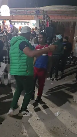 #شعب_الصيني_ماله_حل😂😂 #شعب_الصيني_ماله_حل😂😂 #تهلاو_ولاد_بلادي🇩🇿💛👌 #محلي_تقرت_ورقلة🍯🍯🥀🥀♥♥🌹🦋🦋🦋🎹🎹 