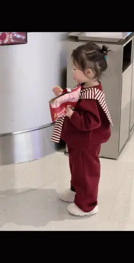 Bộ quần áo nỉ thu đông bé gái kèm vạt áo#thinhhanhxuhuong #boquanaobegai #quanaotreem #mevaembe❤️❤️❤️ #babygirrl💜 