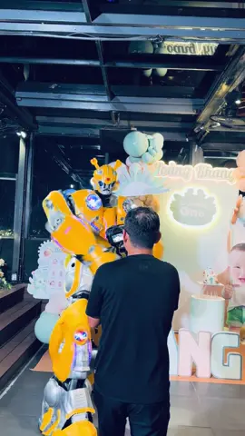Nhớ quay em đẹp đẹp nhee Anh Quay Phimm 😜 #sinhnhatnhahangen #robotkhunglo #bumbblebee 