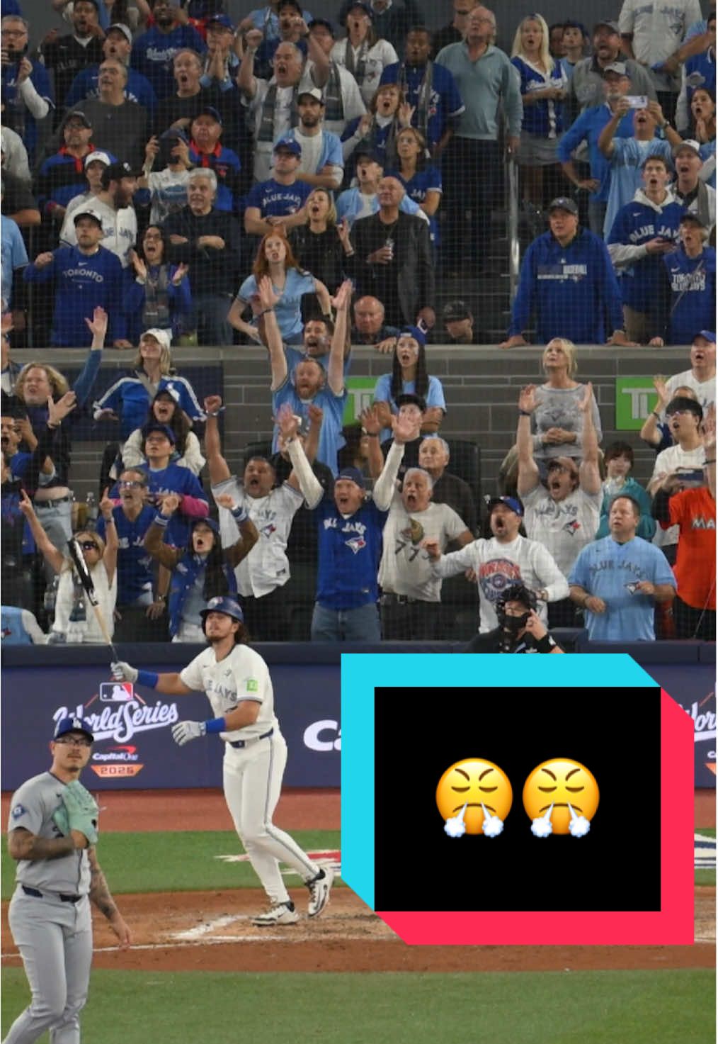 Everybody’s hands go up — AND THEY STAY THERE! 😤  #WorldSeries #MLB #bluejays #baseball #Postseason 