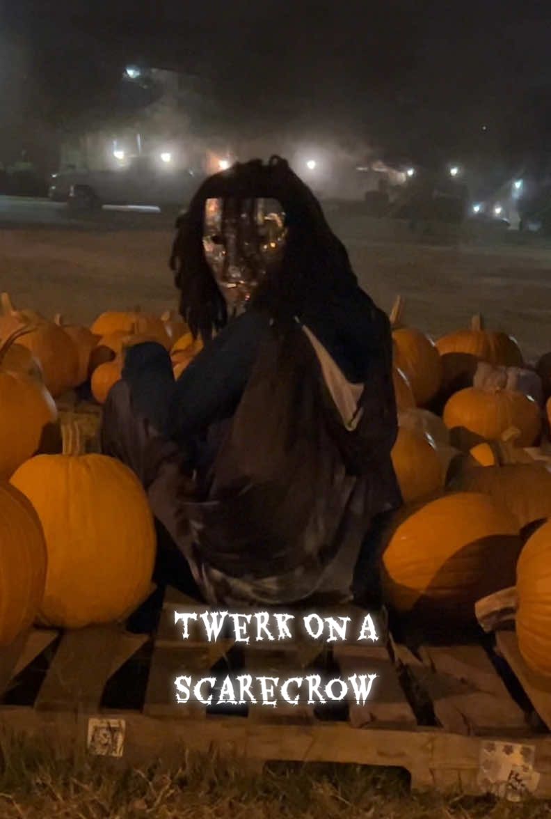 Coming to a #pumpkinpatch near you 🎃 #JadaDTV #TwerkOnAScarecrow #Halloweenmusic #newmusic 