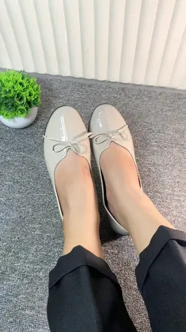 Flatshoes formal cocok banget buat mengisi acara sehari