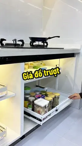 Giá này đặt gầm bếp, trượt ra trượt vào tiện lợi. #TikTokAwardsVN #tienich #xuhuong2025 #khotienich123 #giadungnhabep 