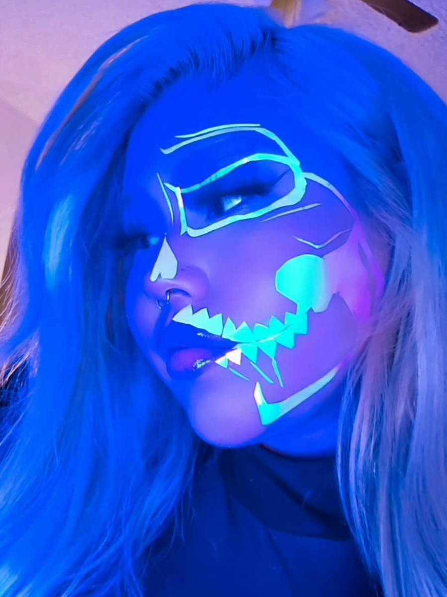 holographic skull 🖤☠️🖤👻🖤☠️ #halloween #halloweenlook #skullmakeup 