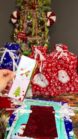 55piezas 25bolsas y 30targetas estilo navideño me encantaron los estilos #ordernow #tiktokshop #SuperBrandDay #junjjfuinc #bolsasderegalos 