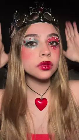 Let’s pretend the crown is gold👑🃏♥️ #queenofhearts #halloweenmakeup #queenofheartsmakeup #halloween #halloweentransition 