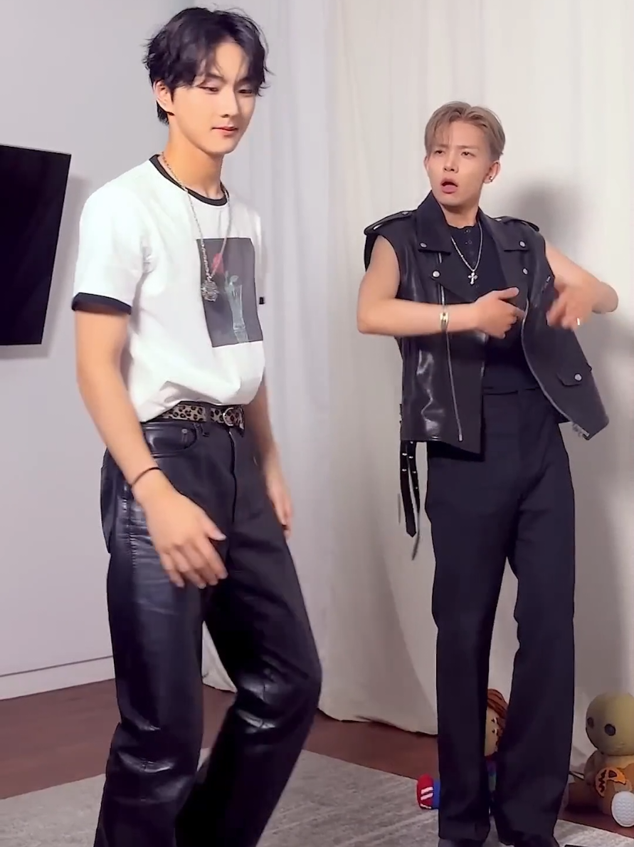 never been late for this trend, they are the trend. #twinz  #heewon #jungwon  #heeseung 