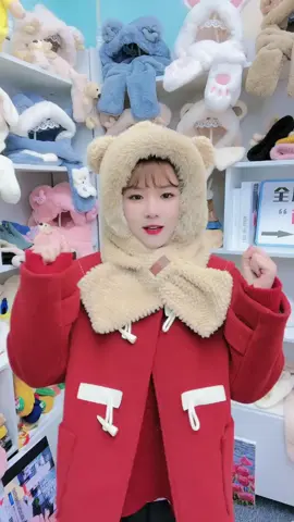 Trời lạnh mà được tặng chiếc mũ này chắc tan chảy luôn đó 🧸 #muadongyeu #muamap #quatangdethuong #mulong #nonlennu 