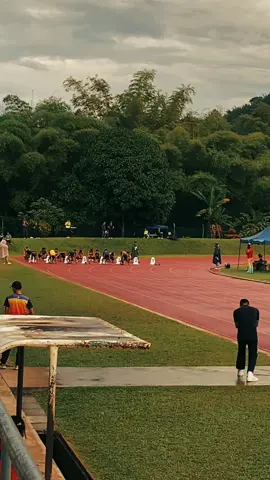 ✋🏼🤚🏼#fyp #run #4u #100m #foryoupage 