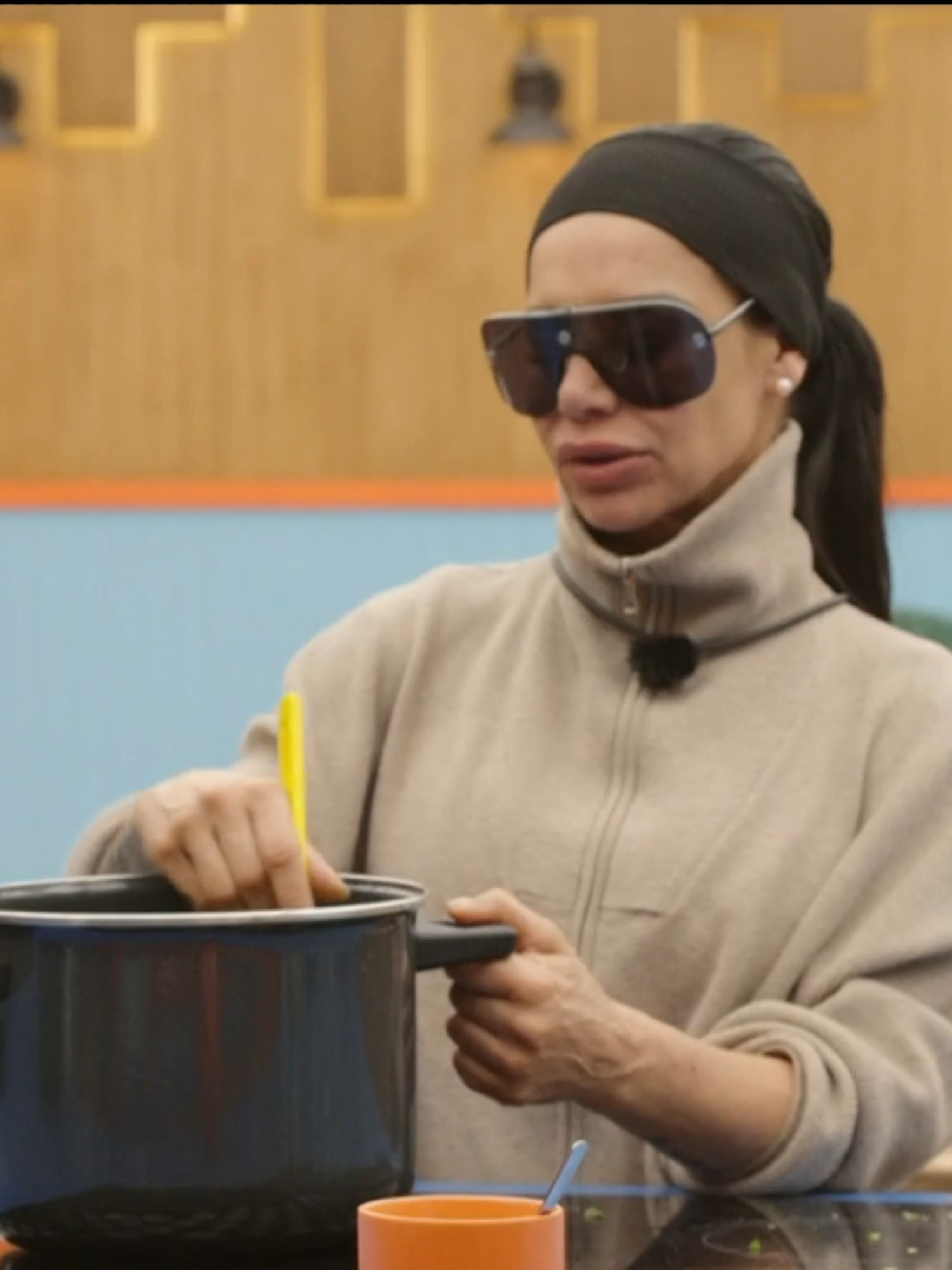 Comienza la escasez de comida, pero no todos comen de todo. ¿Qué pasará con la comida de esta semana? 😱 📺 #LaGranjaVIP EN VIVO AHORA 🐓  Lunes a viernes 9:00 p.m. por #AztecaUNO. Domingo La Gala 8:00 p.m. por Azteca UNO. 🌾 Transmisión 24/7 en #DisneyPlus experiencia completa.