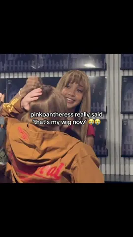 LMAOOO she’s tryna add it to her collection 😭😭 #fyp #pinkpantheress #relatable #newyorkcity #tendencia 