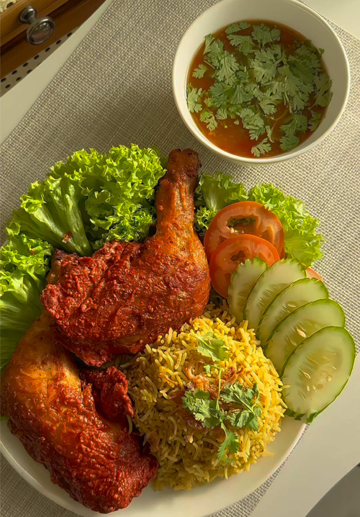 Dah lama teringin nak makan nasi khaomok tapi susah betul nak dapat yang sedap 🥹 nasib baik jumpa set nasi khaomok ni. Puas hati buat sendiri boleh makan 6-8 orang dewasa. Sedapp & senang pulak tu nak prepare. Tinggal follow je resepi dia bagi tu! 😍 #nasikhaomok #setnasikhowmok #nasikhaomokviral #nasikhowmok #nasikhowmokthai 