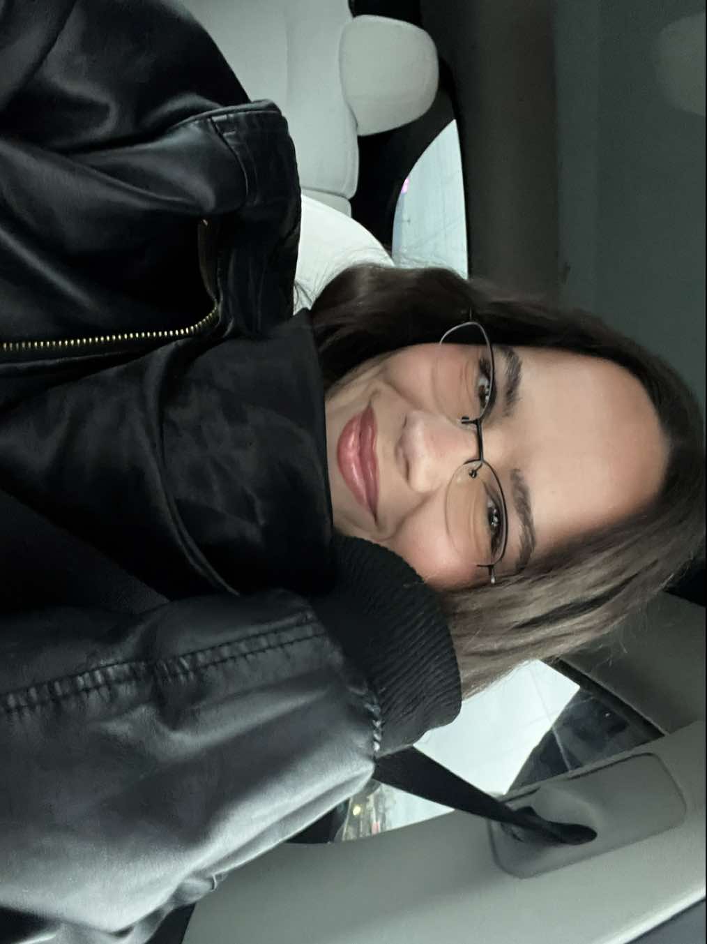 I can seeeeee hehehe! These prescription lenses were soooo needed! @Zenni Optical  #glassestrend #ovalglasses #miumiuglasses #styleinspo #glassesfashion 