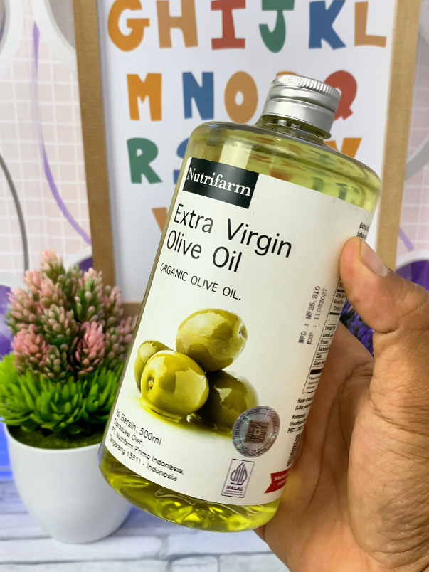 Minyak Zaitun Nutrifarm 🌿 100% asli & murni, kaya manfaat untuk kesehatan, kecantikan, dan masakan sehat. Disunnahkan Rasulullah ﷺ: “Gunakan minyak zaitun dan makanlah, karena ia berasal dari pohon yang diberkahi.” Rasa pedas-hangat khas zaitun asli Timur Tengah 🔥 Stok terbatas — klik keranjang sekarang sebelum kehabisan! #MinyakZaitunNutrifarm #MinyakZaitunAsli #ZaitunBerkah #SunahRasul #HidupSehatAlami 