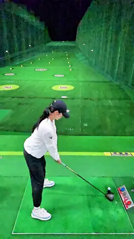 “드라이버스윙 🏌‍♂️야간 이런 앵글도 나쁘지 않죠? 😅🌌” 슈퍼슬로우모션 #golf #daily #Lifestyle #tik_tok #goals 