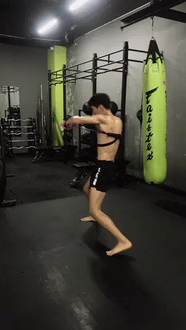 Training #muaythai #nguyenngocphu #timebomb #xuhuong 