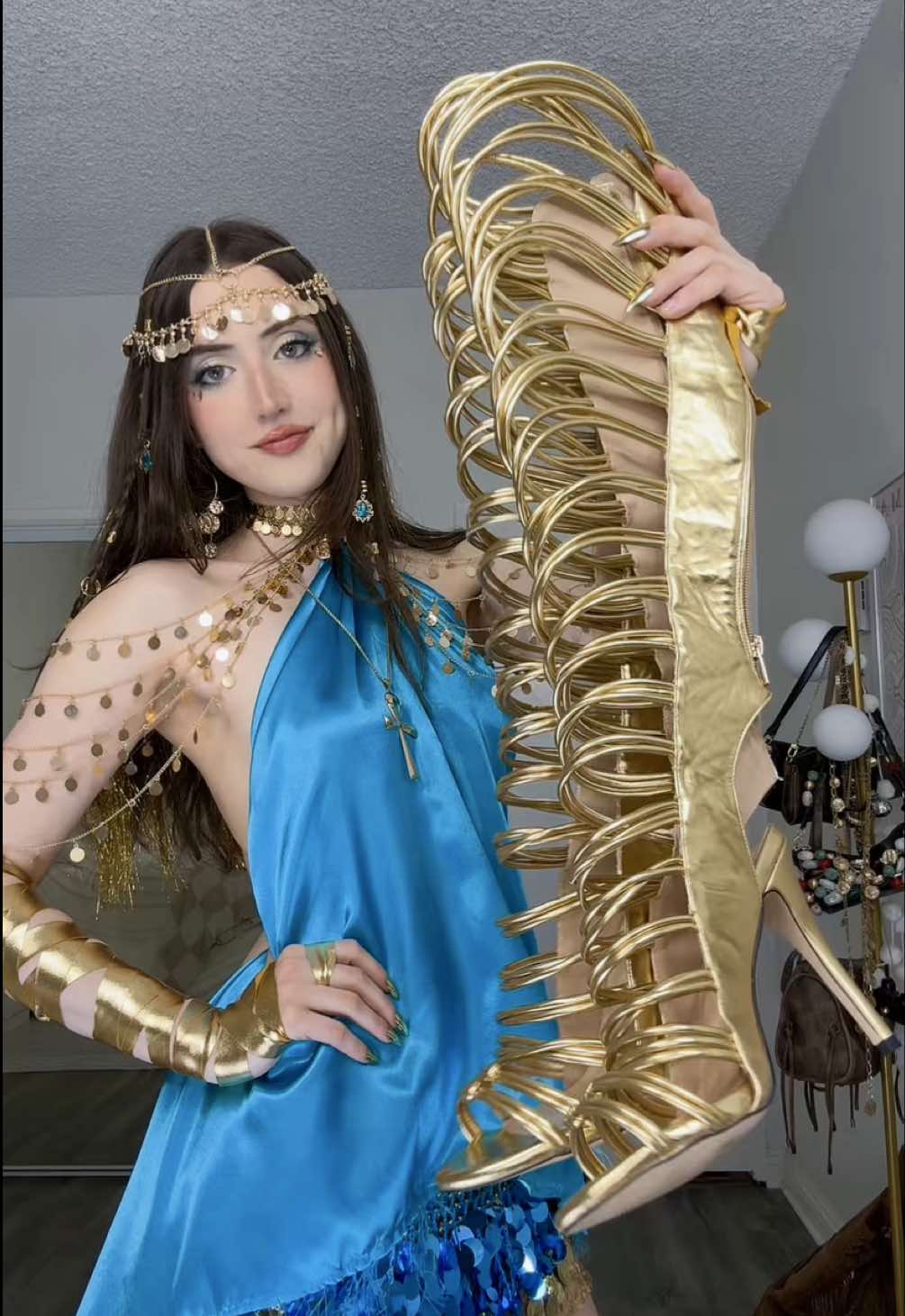 MONSTER HIGH IS (finally) HERE FOR 31 DAYS OF HALLOWEEN ✨🌟 Happy Cleo De Nile day hehe #notsophiesilva #31daysofhalloween #halloweencostume #monsterhigh #cleodenile Cleo de Nile costume ideas 