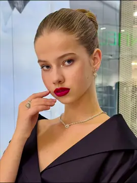 Fashion show @sokolov.russia✨️ Team @sokolfashionweek @sokolteam_event @metropolisru @obba.wow @sia_march @amphotoman #model #photography #fashion 