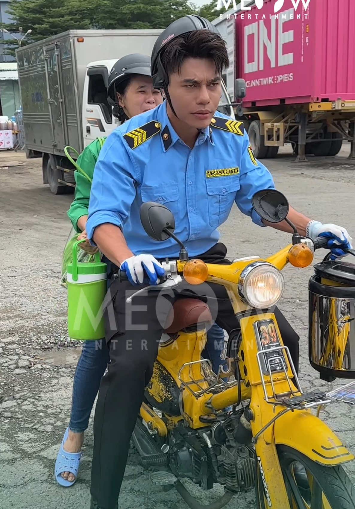 Nghỉ làm công ty cũ: Lê Dương Bảo Lâm lấy xe chở chị Hân Nguyễn đi livestream luôn #Meowentertainment #Tiktokgiaitri #meownetwork #Shopeelive2510 