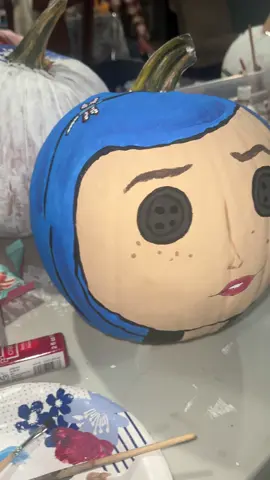 🎃💙 #halloween #coraline #pumpkinpainting #crafts #halloweencrafts 