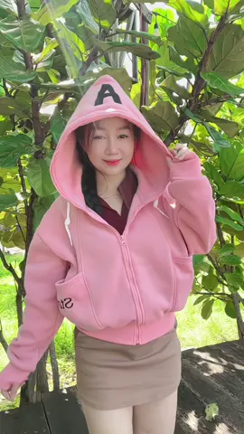 Áo xinh 4 túi nón to dây kéo cao tay có xỏ ngón chữ thêu. Áo có size từ 40 đến 70#xuhuong #thinhhanh #trending #thoitrangnu #aokhoac 