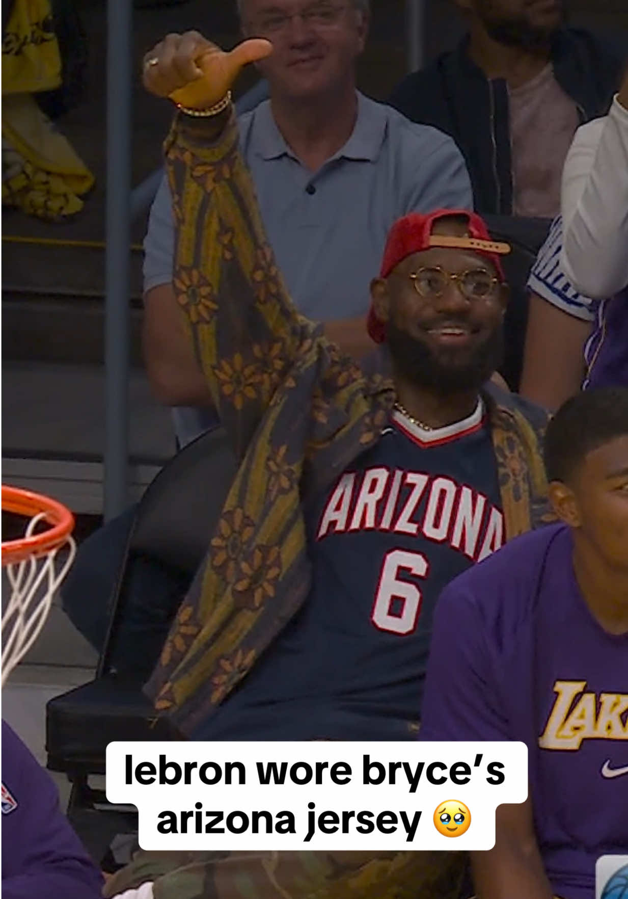 lebron’s definitely a cool dad 👑 @NBA #NBAFutureStartsNow #basketball #LeBron #BryceJames #NBA 