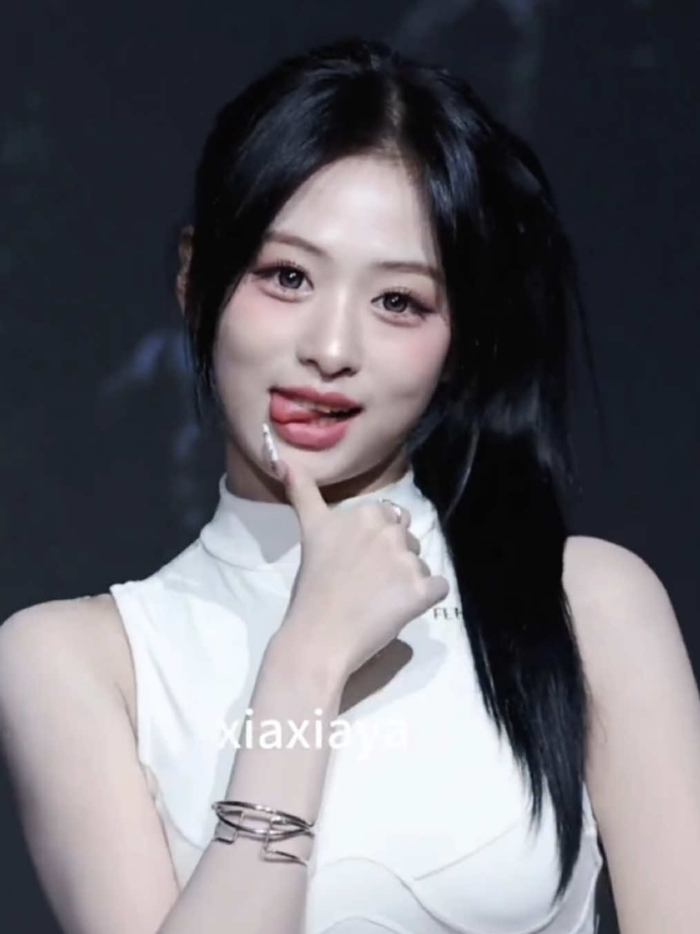 ahyeon did the sugar on my tongue trend🫦🔥 #ahyeon #아현 #jungahyeon #ahyeonbabymonster #yaxian  #babymonster #fansign #yg #베이비몬스터 #アヒョン 