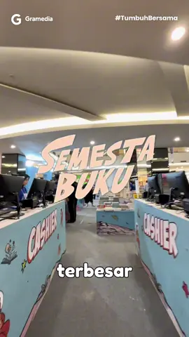 GUYS GUYS GUYS INI BUKAN HOAX!!! 🚨📚 Semesta Buku Jakarta OFFICIALLY OPEN HARI INI dan kalian tau gak sih ini literally surga dunia buku lovers! kayak, bayangin aja ada SATU JUTA BUKU dengan diskon sampai 70%?! HELLO?! 😭💸 Event ini cuma sampai 2 November doang ya bestie, jadi literally gak ada alasan untuk skip! Weekend ini udah tau mau ngapain kan? 👀 📍 fX Sudirman, Jakarta Pusat 📅 10 Oktober- 2 November 2025 ⏰ 10.00 - 22.00 WIB Tag your book buddy yang harus ikutan! Soalnya beli buku bareng > beli buku sendiri 📖💕 See you there, fellow bookworms! Let's get our books! 🏃‍♀️💨 #SemestaBuku #BukuUntukSemua #FestivalBuku