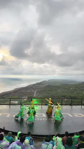 Minimal sesekali kalau di Jogja  ➡️ Sewa mobil dan driver Jogja  ➡️ Paket wisata Jogja  ➡️ Private trip ➡️ Perjalanan dinas #paketwisatajogja #wisatajogja #sewamobiljogja #wisatagunungkidul #obelixseaview 