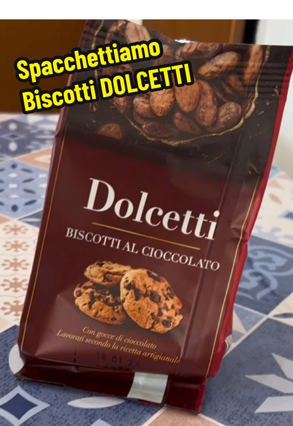 Dolcetti o scherzetti? 👻 🎃  Comprare sotto marca può incutere timore 😰 ma il più delle volte si rivela sempre una buona scelta!  Come per questi biscotti 🍪 di pastafrolla super sbricioloni con gocce di cioccolato.. inzuppati nel latte o accompagnati dal caffè ✈️ volano!  Tu compri mai sotto marca?  Commenta con la foto dei  biscotti sottomarca che hai in casa! Dillo a Goodausy 🩵😎  #biscotti #recensione #biscottisupermercato #halloweenfood #dolcetti 