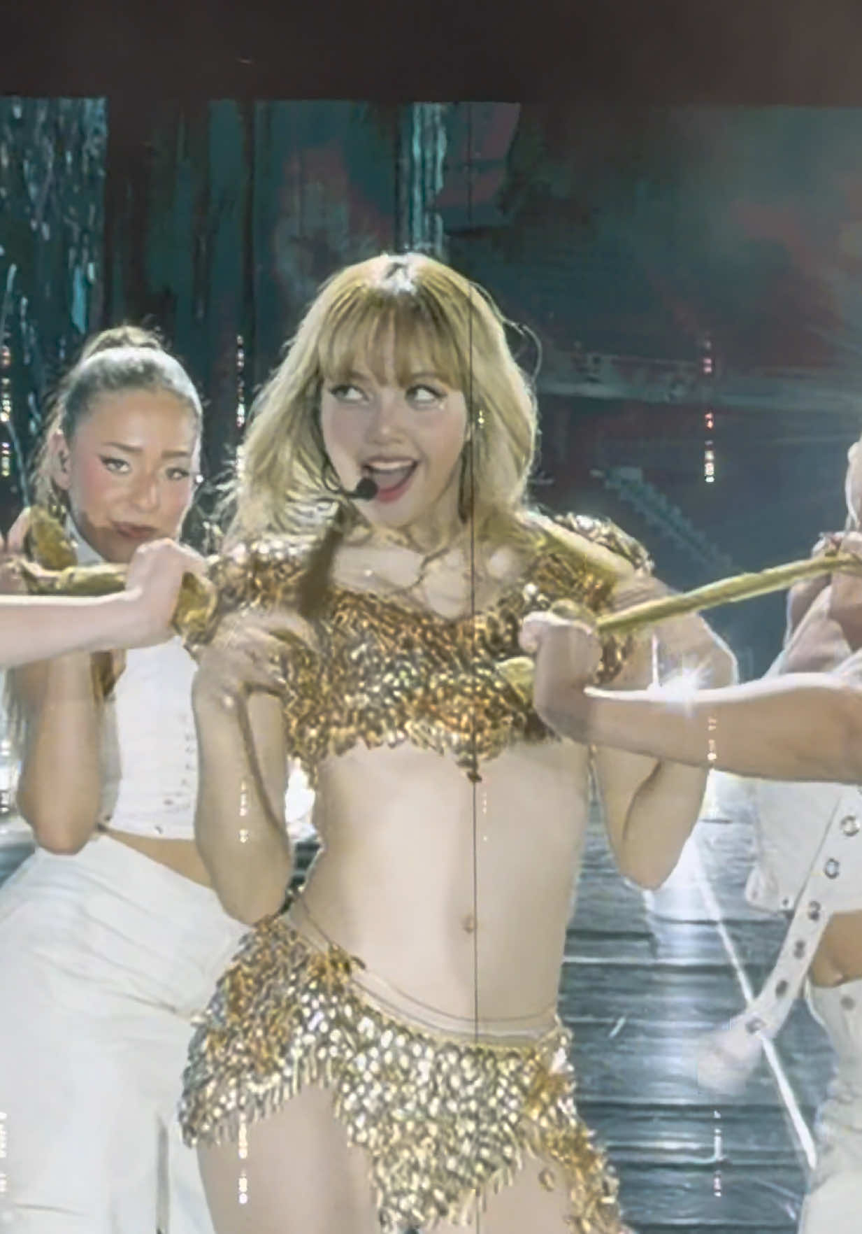 ทุบโพกแบบสะใจโคตรร❤️‍🔥 #deadline_in_thailand #blackpink#lisa #whenimwithyou 