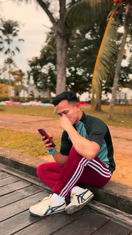 untuk menghilangkan eyebag kt mata korang ?? pakai ini selsai masalah #hanboli #fyp 