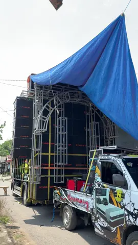 sound dsip yang kemarin laka sekarang sudah di mojo kediri,semoga untuk owner diberi ganti yang lebih dari kemarin dari yang maha kuasa,sabar dan sukses selalu buat sound dsip audio🙏🤲🏻 @SOUND D'SIP @pendot #sounddsipaudiotulungagung #karnavalmojokediri #fyp #karnavalsoundsystem #kediri24jam 