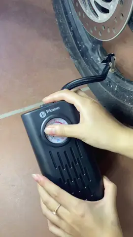 Máy bơm xe mini tự động nho gọn tiện lợi mà giá chưa tới đầu 2 #maybomxe #bomxemay #maybommini #bomxe #vietdepot #thanhhoai22003 #xuhuong 